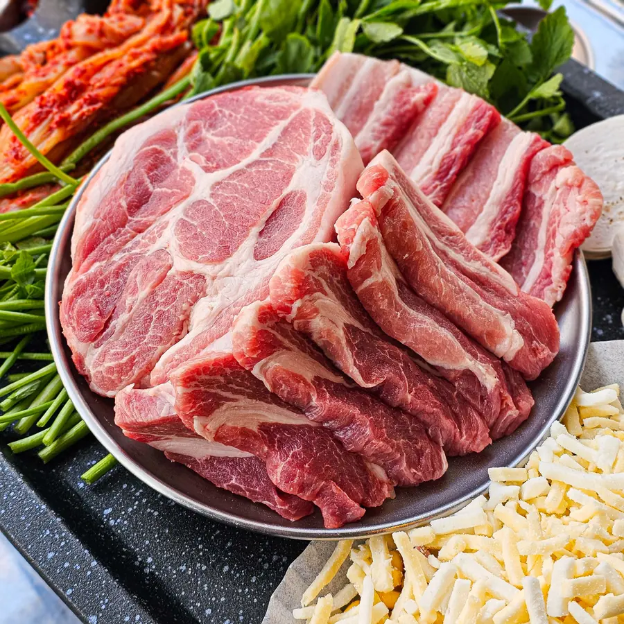 김숙성 스페셜2 (550g) — 두툼한 2cm 목살 2인분과 한정판 숙성 삼겹·가브리살, 둘이서 즐기기 딱 좋은 숙성 세트입니다.